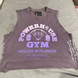 Only worn once workout crop